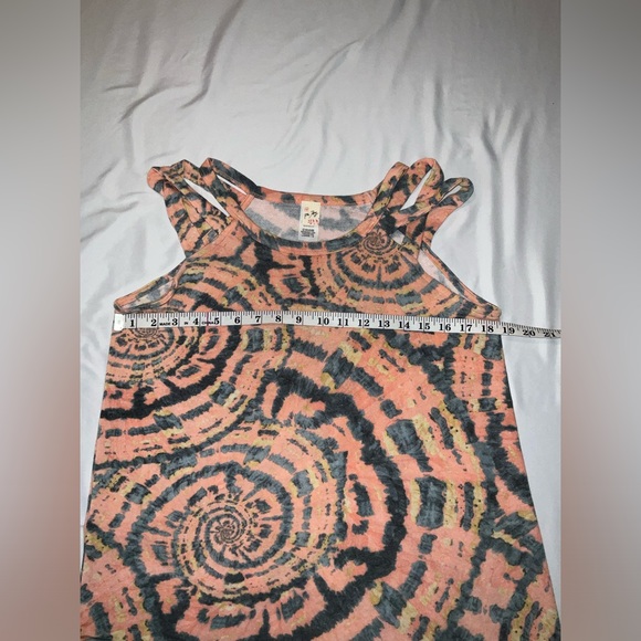Stylish boutique tank top in size large with a fun print - never worn - summer! - Picture 6 of 8